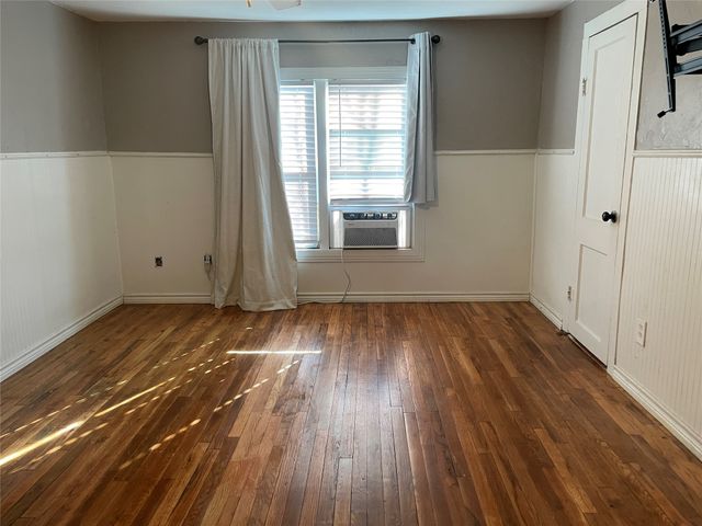 110 S Hubbard Street, Alvord, TX 76225