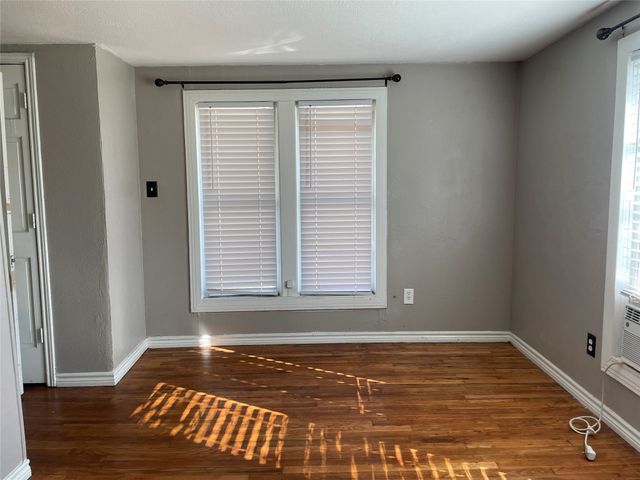 110 S Hubbard Street, Alvord, TX 76225