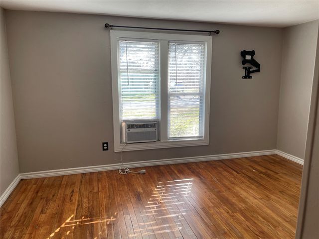 110 S Hubbard Street, Alvord, TX 76225