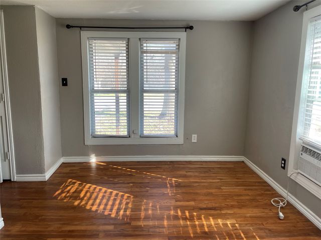 110 S Hubbard Street, Alvord, TX 76225