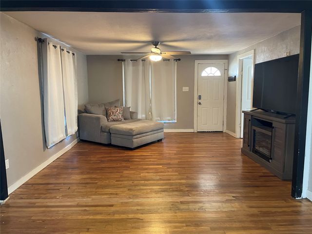 110 S Hubbard Street, Alvord, TX 76225