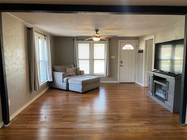 110 S Hubbard Street, Alvord, TX 76225