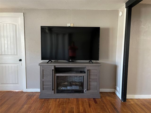 110 S Hubbard Street, Alvord, TX 76225