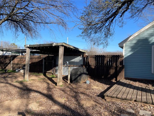 110 S Hubbard Street, Alvord, TX 76225