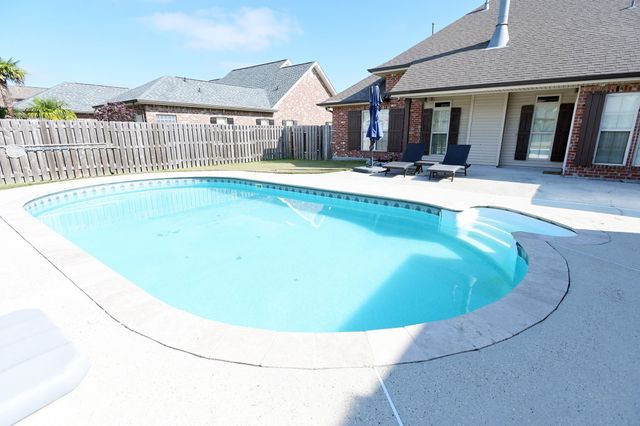 111 Autumn Ridge Drive, Thibodaux, LA 70301