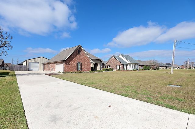 111 Autumn Ridge Drive, Thibodaux, LA 70301