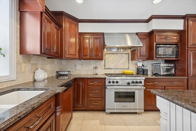 8401 Golfview Drive, Orland Park, IL 60462