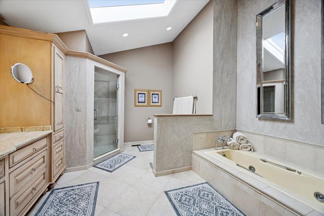 8401 Golfview Drive, Orland Park, IL 60462