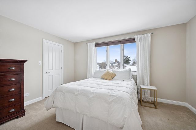 8401 Golfview Drive, Orland Park, IL 60462