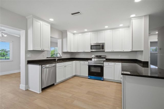 908 24TH AVENUE W, Palmetto, FL 34221