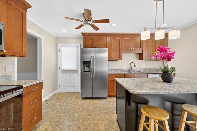 3041 Forest Line Drive, Clemmons, NC 27012