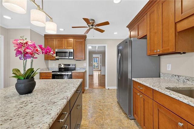 3041 Forest Line Drive, Clemmons, NC 27012