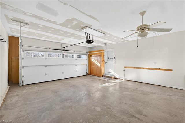 3041 Forest Line Drive, Clemmons, NC 27012