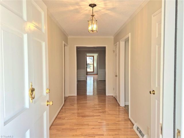 3041 Forest Line Drive, Clemmons, NC 27012