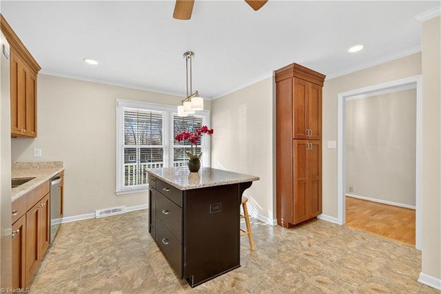 3041 Forest Line Drive, Clemmons, NC 27012