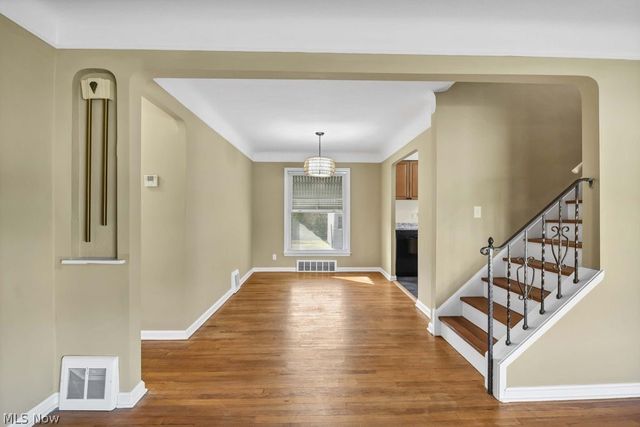 5012 S Barton Road, Lyndhurst, OH 44124