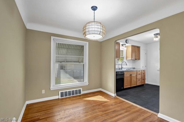 5012 S Barton Road, Lyndhurst, OH 44124