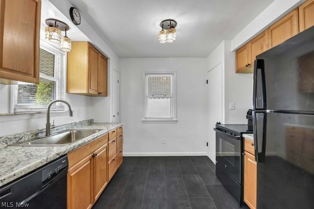 5012 S Barton Road, Lyndhurst, OH 44124