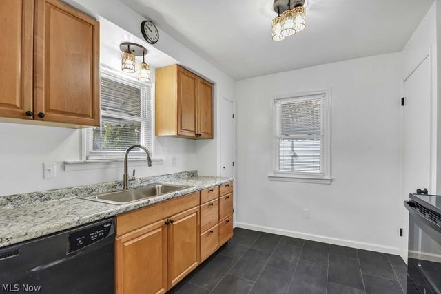 5012 S Barton Road, Lyndhurst, OH 44124