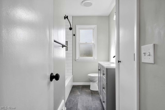 5012 S Barton Road, Lyndhurst, OH 44124