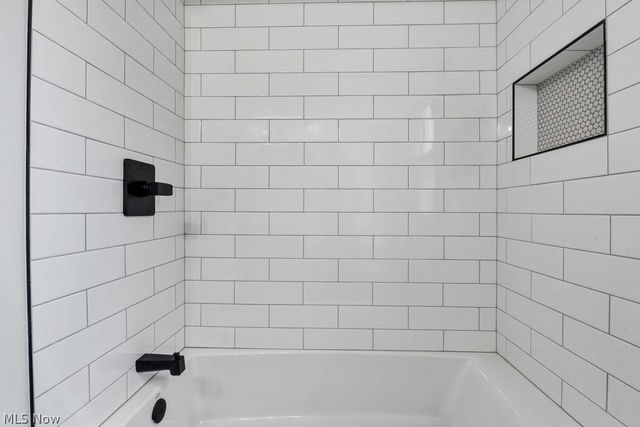 5012 S Barton Road, Lyndhurst, OH 44124