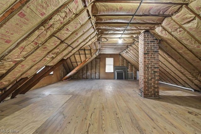 5012 S Barton Road, Lyndhurst, OH 44124