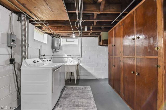 5012 S Barton Road, Lyndhurst, OH 44124