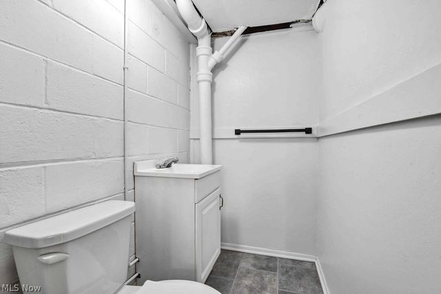 5012 S Barton Road, Lyndhurst, OH 44124