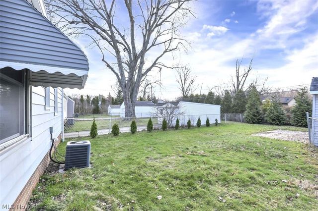 5012 S Barton Road, Lyndhurst, OH 44124