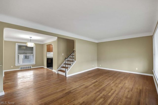 5012 S Barton Road, Lyndhurst, OH 44124