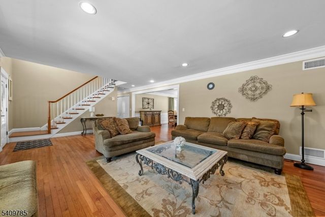18 Valhalla Rd, Montville Twp., NJ 07045