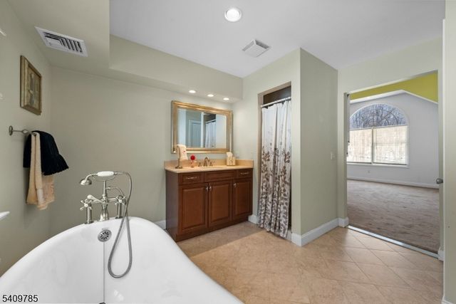 18 Valhalla Rd, Montville Twp., NJ 07045