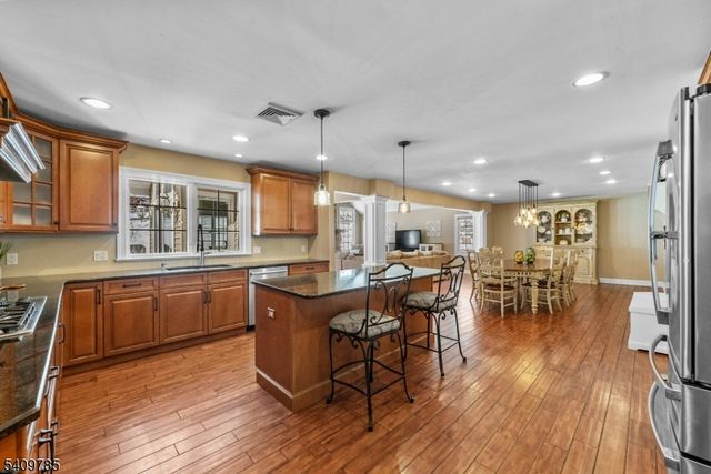 18 Valhalla Rd, Montville Twp., NJ 07045