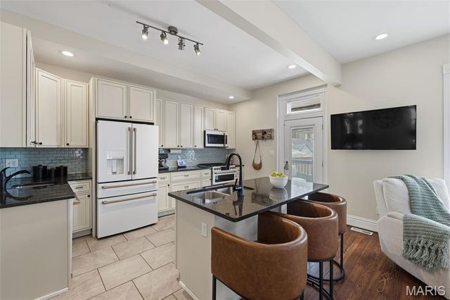 4133 Botanical Avenue, St Louis, MO 63110