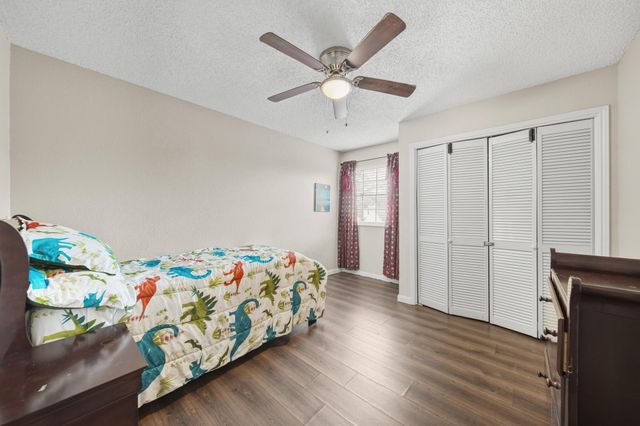 3226 S Briar Knoll Drive, Houston, TX 77082