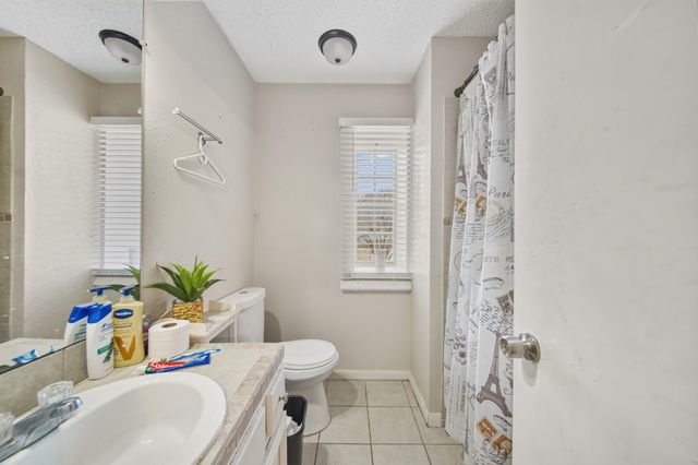 3226 S Briar Knoll Drive, Houston, TX 77082