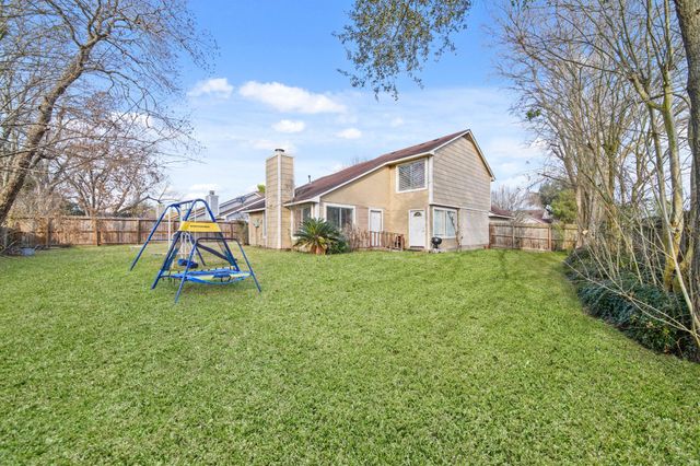 3226 S Briar Knoll Drive, Houston, TX 77082