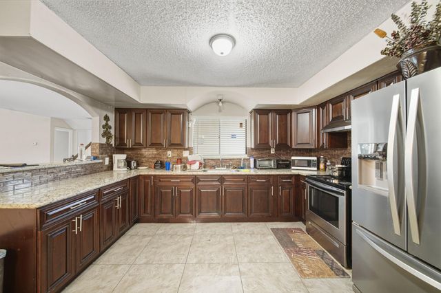 3226 S Briar Knoll Drive, Houston, TX 77082