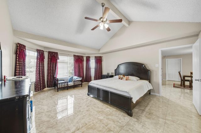 3226 S Briar Knoll Drive, Houston, TX 77082