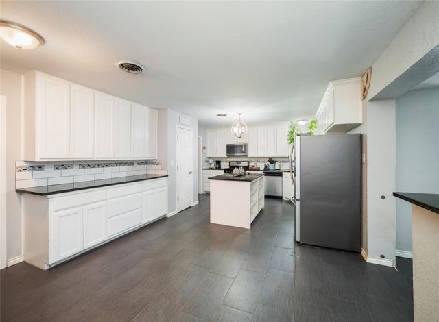 1806 Murray Ave, Rockdale, TX 76567