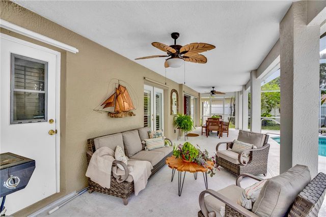 589 Willow Court, Sebastian, FL 32958