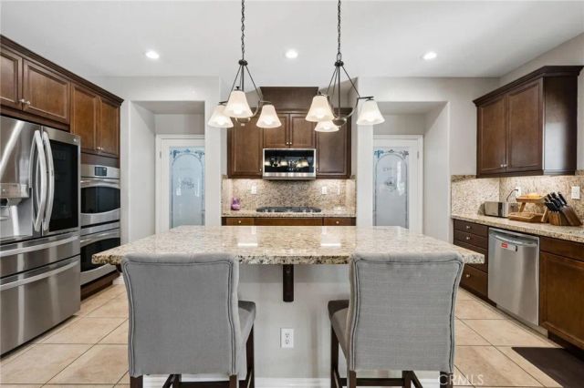 16948 White Pine Way, Canyon Country, CA 91387