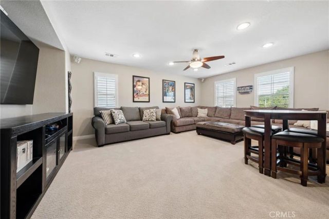 16948 White Pine Way, Canyon Country, CA 91387