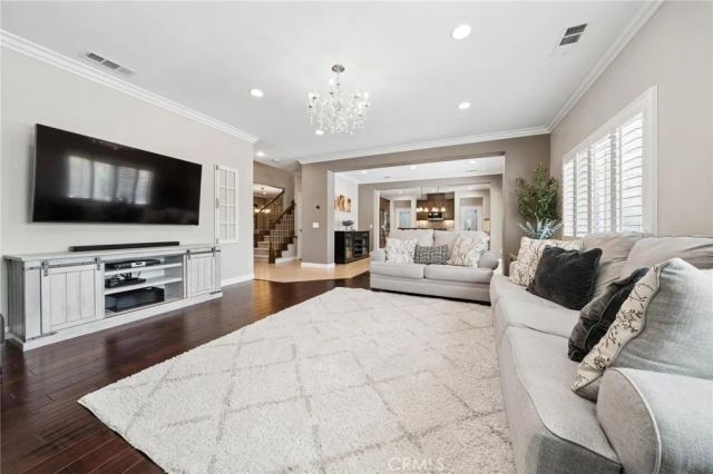 16948 White Pine Way, Canyon Country, CA 91387