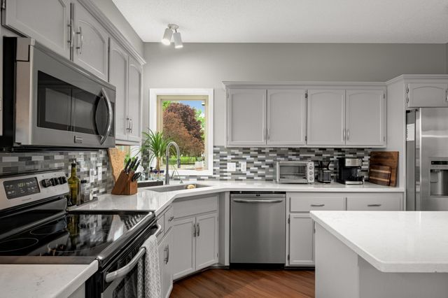 9420 Fallgold Parkway N, Brooklyn Park, MN 55443