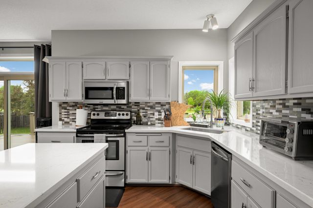 9420 Fallgold Parkway N, Brooklyn Park, MN 55443