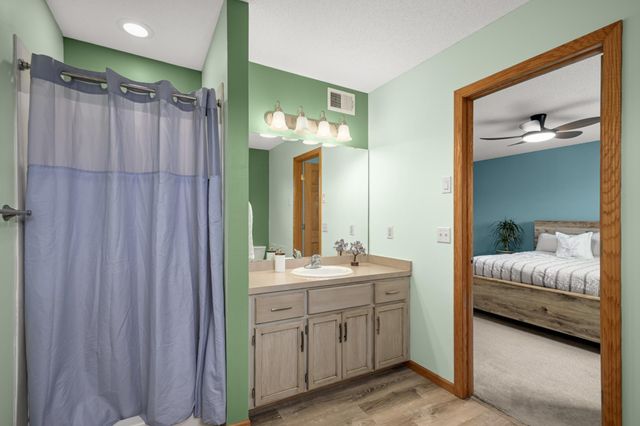 9420 Fallgold Parkway N, Brooklyn Park, MN 55443
