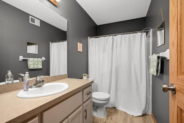 9420 Fallgold Parkway N, Brooklyn Park, MN 55443