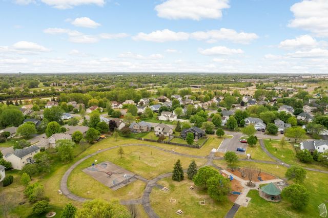 9420 Fallgold Parkway N, Brooklyn Park, MN 55443