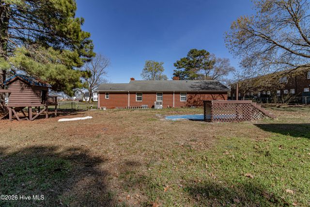 620 S Caswell Street, La Grange, NC 28551